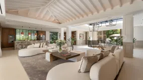 For sale 6 bedrooms villa in Nueva Andalucia