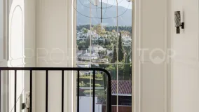 Buy villa with 5 bedrooms in Nueva Andalucia