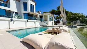 Marbella Este, villa con 6 dormitorios en venta