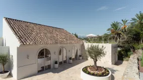 Villa for sale in Nueva Andalucia