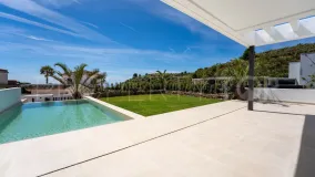 Buy villa in Mijas with 4 bedrooms