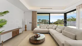 Buy villa in Mijas with 4 bedrooms