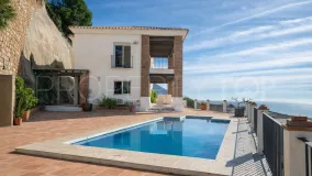 Buy villa with 3 bedrooms in Mijas