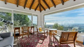 Buy villa with 3 bedrooms in Mijas