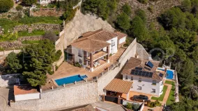 Buy villa with 3 bedrooms in Mijas