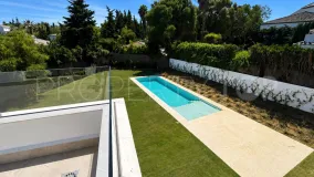 Se vende villa en Zona B de 6 dormitorios