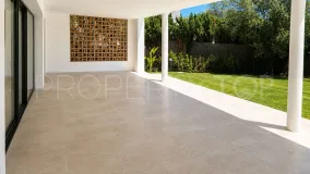 Se vende villa en Zona B de 6 dormitorios
