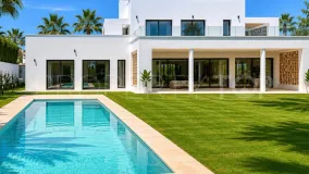 Se vende villa en Zona B de 6 dormitorios