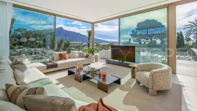 For sale villa with 5 bedrooms in Nueva Andalucia
