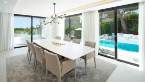 Villa for sale in Nueva Andalucia