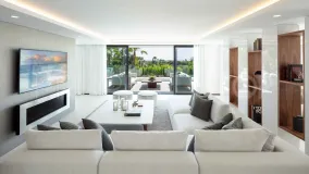 Villa for sale in Nueva Andalucia