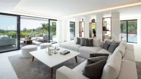 Villa for sale in Nueva Andalucia