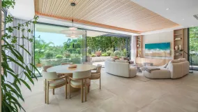 Estepona Este, villa en venta con 4 dormitorios