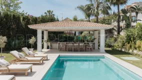 Comprar villa de 4 dormitorios en Los Arqueros