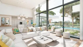 Villa for sale in Estepona West