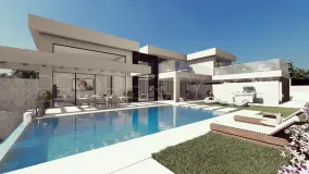 Villa for sale in Estepona West