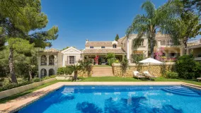 Buy villa in El Madroñal