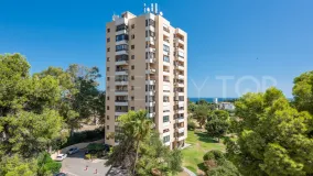 Apartamento en venta en Torres de Aloha de 2 dormitorios