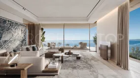For sale penthouse in Estepona Town with 4 bedrooms