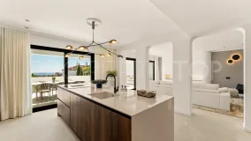 Atico duplex en venta en Las Colinas de Marbella con 3 dormitorios