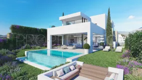 3 bedrooms Estepona Golf villa for sale
