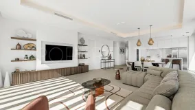 Buy duplex penthouse with 3 bedrooms in Marbella Golden Mile