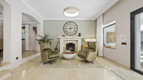 Buy 5 bedrooms villa in Paraiso Alto