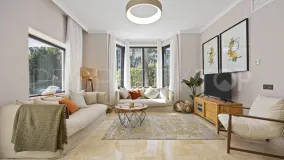 Buy 5 bedrooms villa in Paraiso Alto