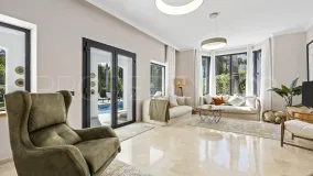 Buy 5 bedrooms villa in Paraiso Alto
