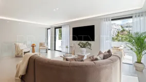 Se vende villa con 5 dormitorios en Nueva Andalucia