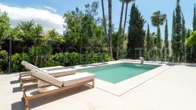 Se vende villa con 5 dormitorios en Nueva Andalucia