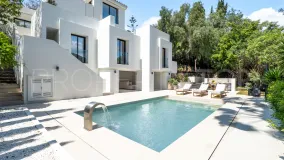Se vende villa con 5 dormitorios en Nueva Andalucia