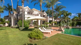 House for sale in Guadalmina Baja with 8 bedrooms