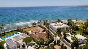 Comprar villa de 9 dormitorios en Guadalmina Baja