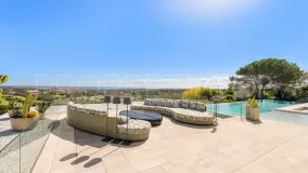 Buy villa in Sotogrande Alto