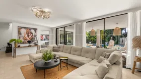 Villa en venta en Las Brisas con 6 dormitorios