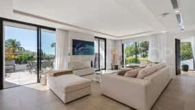 For sale villa in Nueva Andalucia