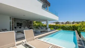 Estepona Este, villa de 5 dormitorios a la venta