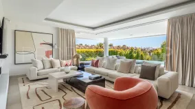 Estepona Este, villa de 5 dormitorios a la venta
