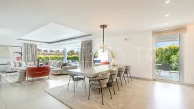 Estepona Este, villa de 5 dormitorios a la venta