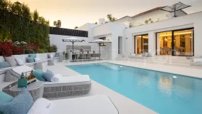 5 bedrooms villa for sale in Nueva Andalucia