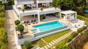 5 bedrooms villa in Nueva Andalucia for sale