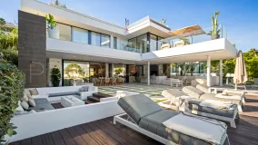Villa for sale in Nueva Andalucia with 5 bedrooms