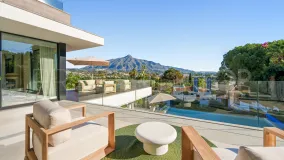 Villa for sale in Nueva Andalucia with 5 bedrooms