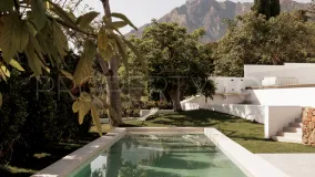 Buy villa with 5 bedrooms in Marbella Golden Mile