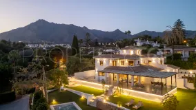 Buy villa with 5 bedrooms in Marbella Golden Mile