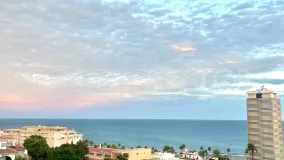 Se vende apartamento de 2 dormitorios en Estepona Puerto