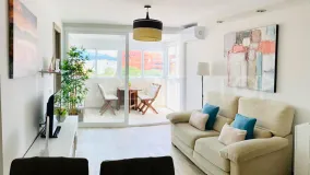 Se vende apartamento de 2 dormitorios en Estepona Puerto