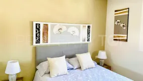 Se vende apartamento de 2 dormitorios en Estepona Puerto
