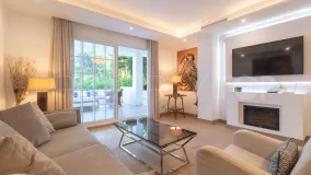 Ground floor apartment with 2 bedrooms for sale in Puente Romano II